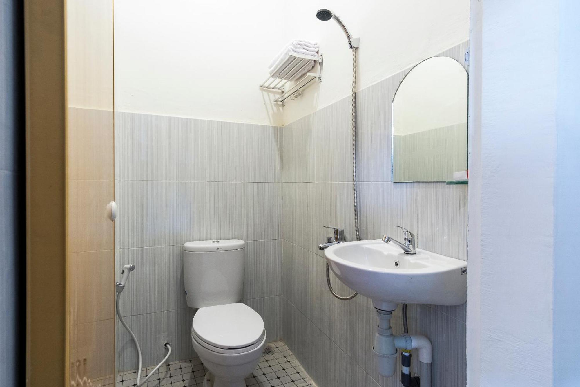 Super Oyo Capital O 873 Kamani Homestay Syariah Medan Buitenkant foto