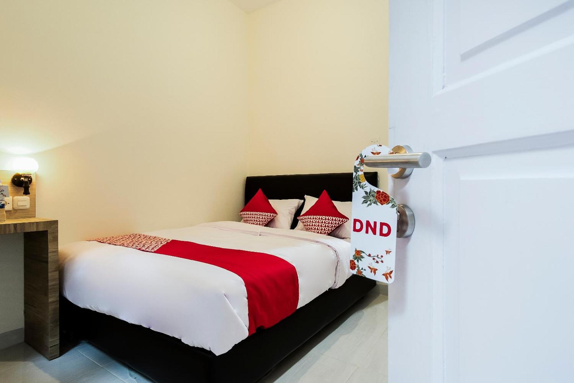 Super Oyo Capital O 873 Kamani Homestay Syariah Medan Buitenkant foto
