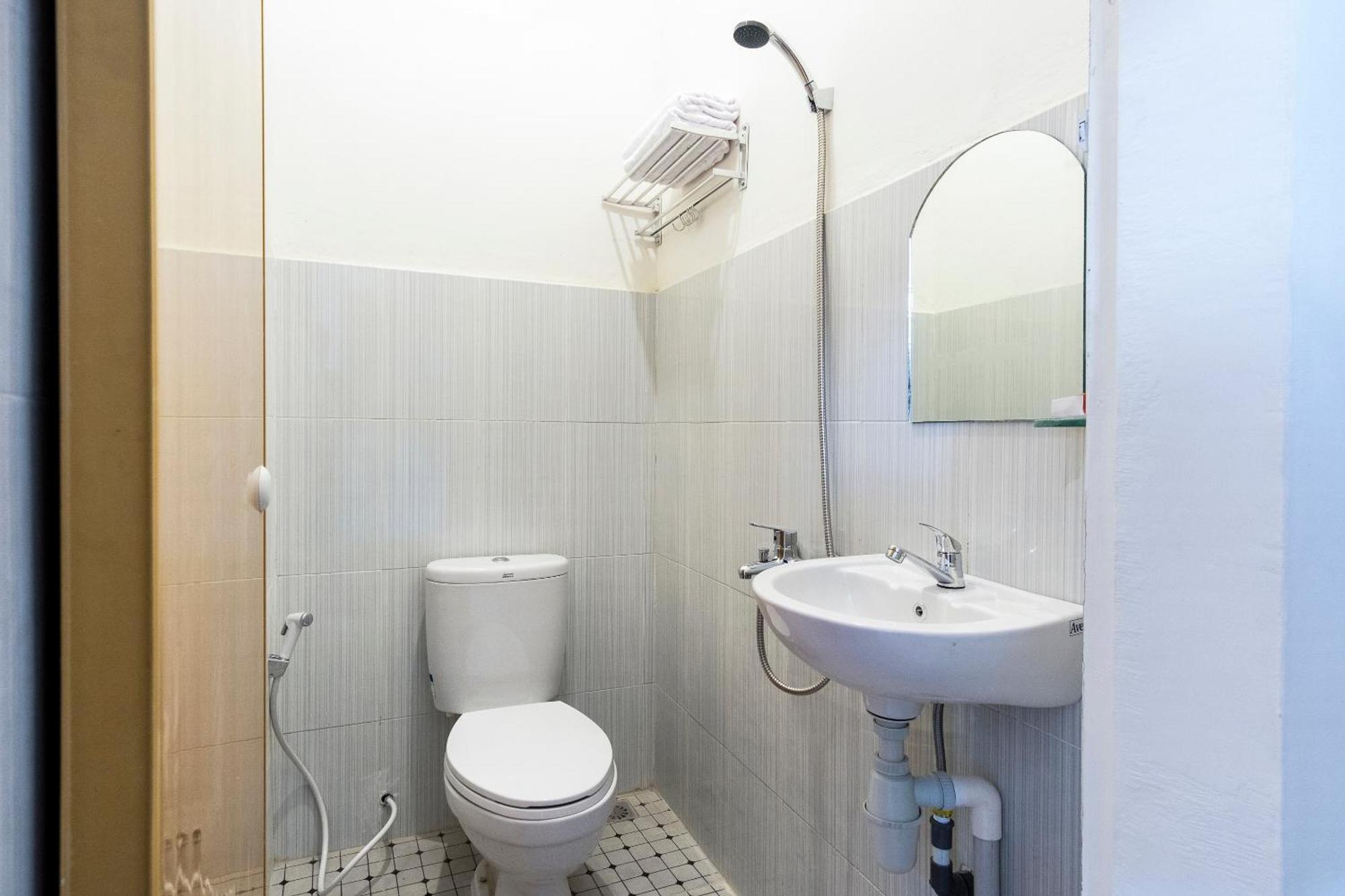 Super Oyo Capital O 873 Kamani Homestay Syariah Medan Buitenkant foto