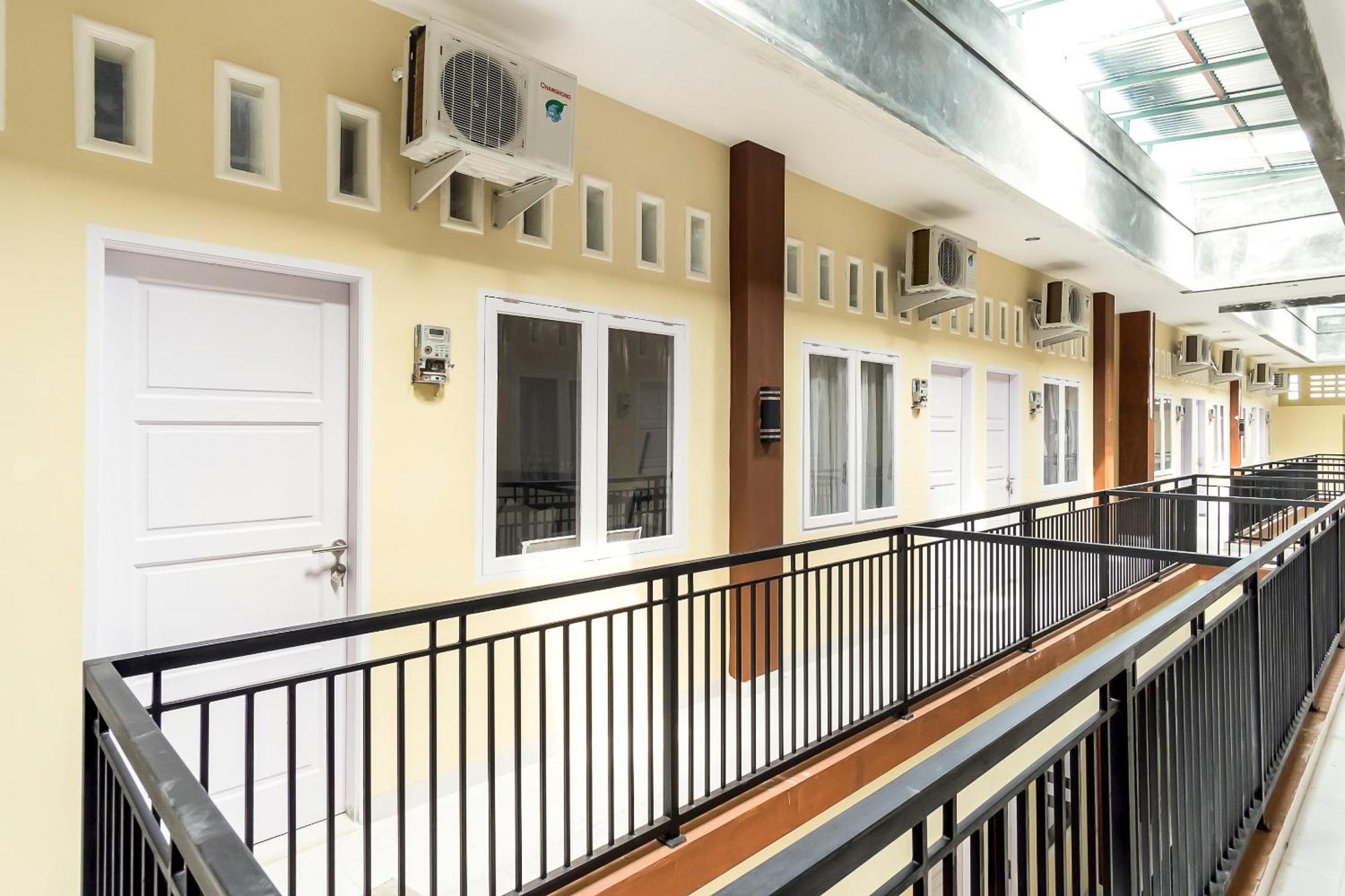 Super Oyo Capital O 873 Kamani Homestay Syariah Medan Buitenkant foto