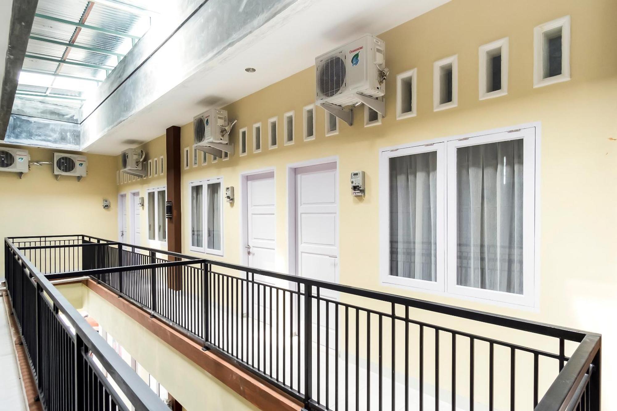 Super Oyo Capital O 873 Kamani Homestay Syariah Medan Buitenkant foto