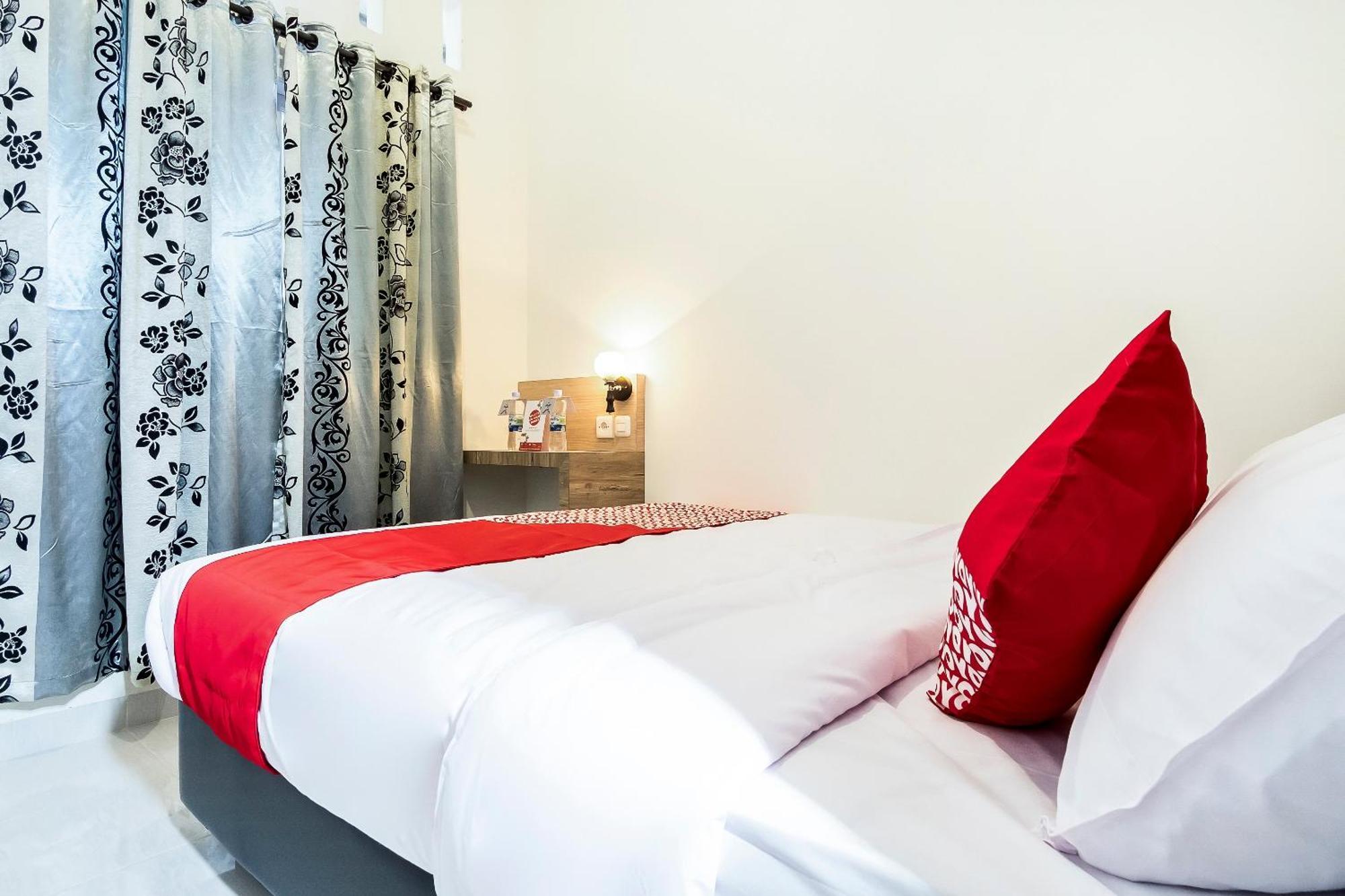 Super Oyo Capital O 873 Kamani Homestay Syariah Medan Buitenkant foto